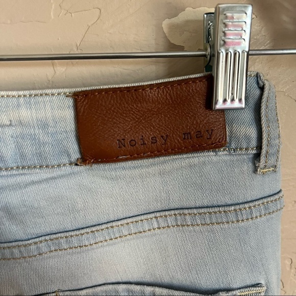 Noisy May Patchwork Distressed Cropped Capri Denim Jeans - Picture 4 of 9